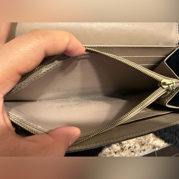 Louis Vuitton Sarah Wallet - Picture 15 of 17